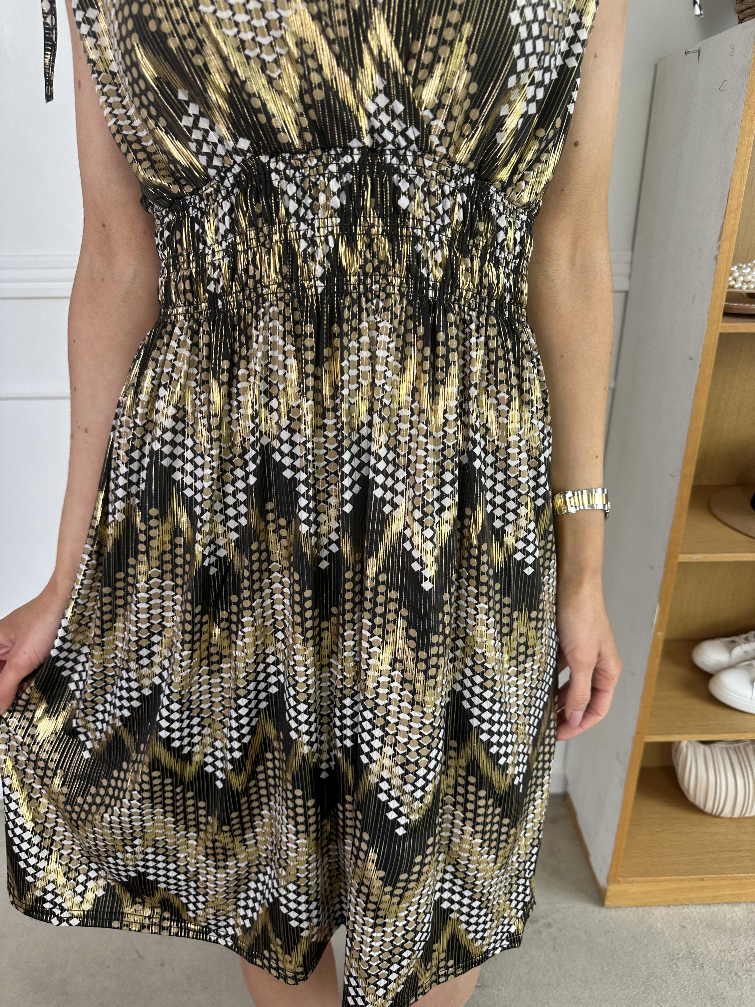 Pams Pattern Short - Kort elastisk klänning i skrynkelfritt material